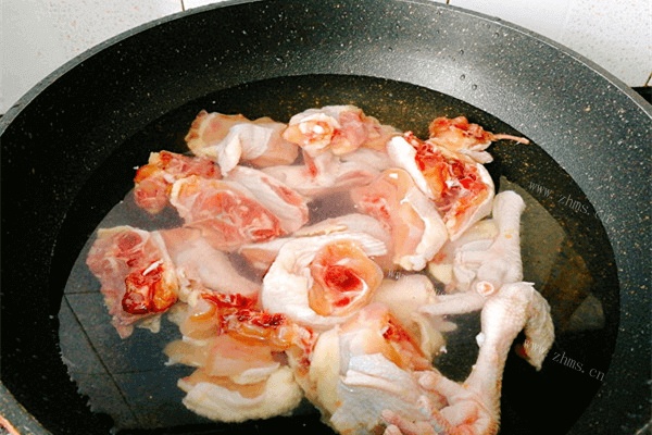 家常小炒-板栗炒鸡肉做法图解2)