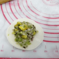  美味的青菜香菇虾仁包子的做法图解六