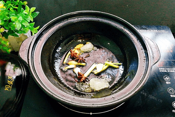 家常小炒-板栗炒鸡肉做法图解4)