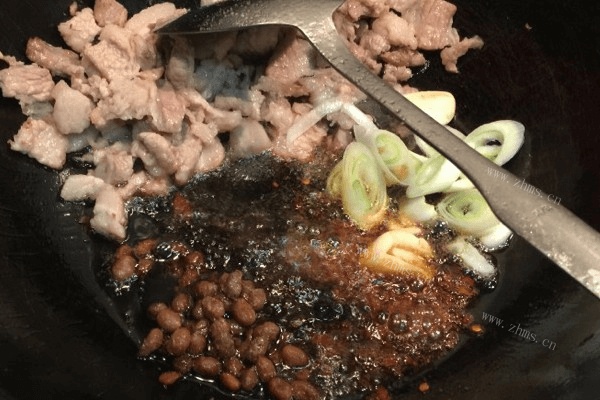 正宗湖南小炒肉做法图解5)
