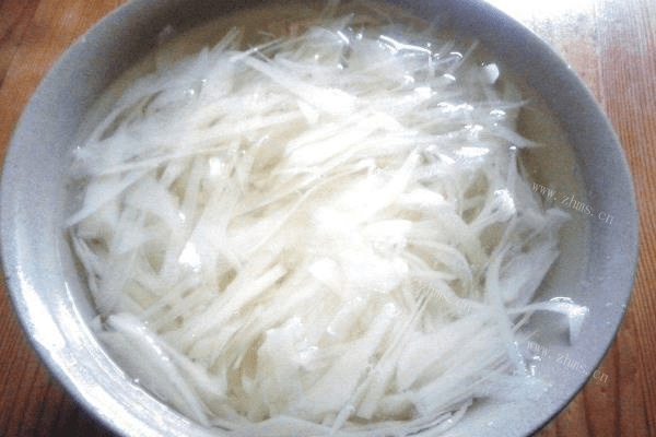 清淡的清炒土豆丝做法图解3)