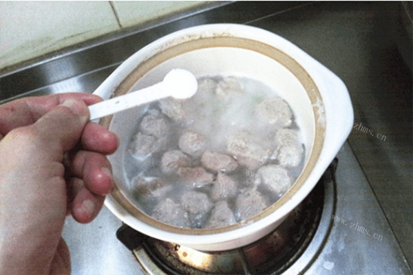 小白菜汆丸子做法图解6)