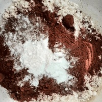 巧克力奶油派是如何制作的呢的做法图解二