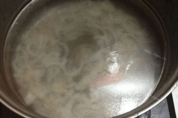 超级简单的肉皮冻做法图解3)