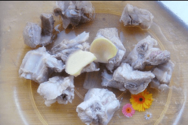 很有食欲的排骨炖萝卜做法图解4)