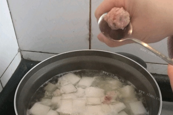 水汆丸子做法图解5)