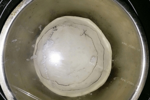 自制披萨饼皮做法图解3)