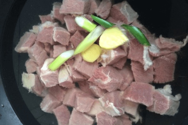 外婆的土豆炖酥肉做法图解1)