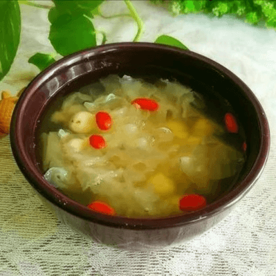美味的百合莲子银耳汤