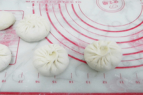  美味的青菜香菇虾仁包子做法图解7)