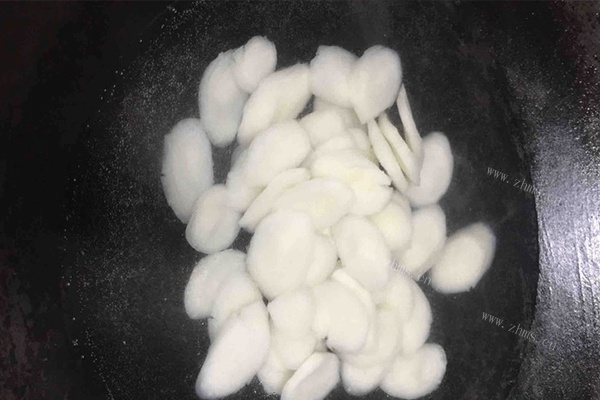 好吃不贵的番茄酱炒年糕的做法做法图解2)