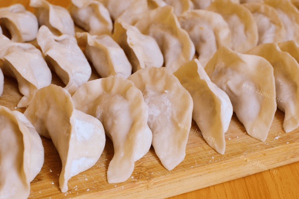 美味的白菜猪肉馅饺子做法图解4)