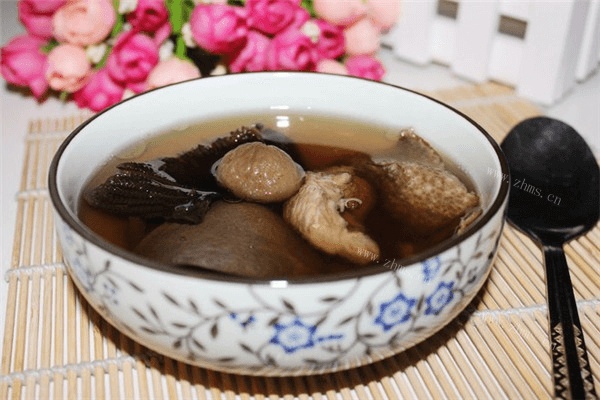 膨鱼鳃菜干瘦肉汤，口感超好，汤汁浓郁，忍俊不禁啊。