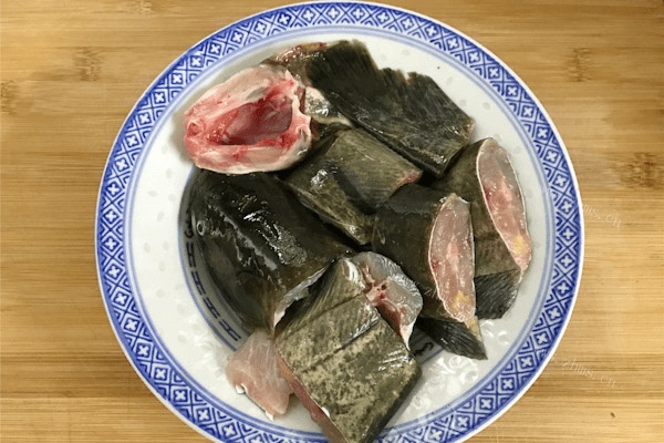 水煮鲶鱼做法图解2)