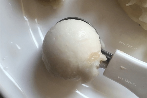 十分诱人的蒸芋头做法图解2)