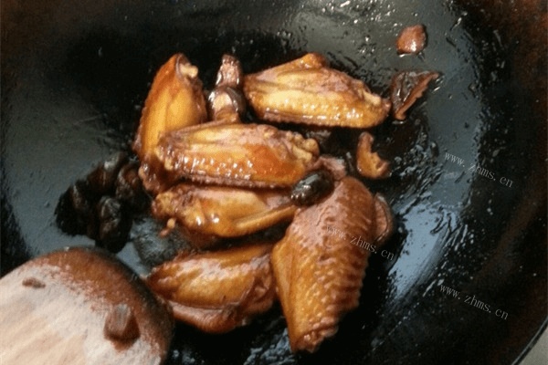 自制香菇可乐鸡翅做法图解3)