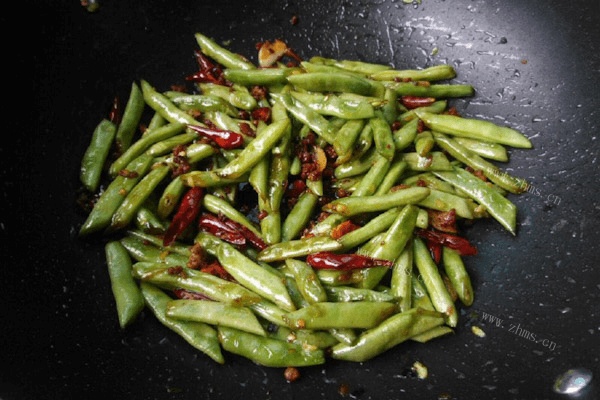家常老干妈干煸四季豆做法图解5)