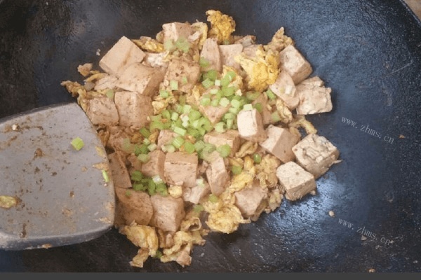 虾酱鸡蛋炒豆腐做法图解6)