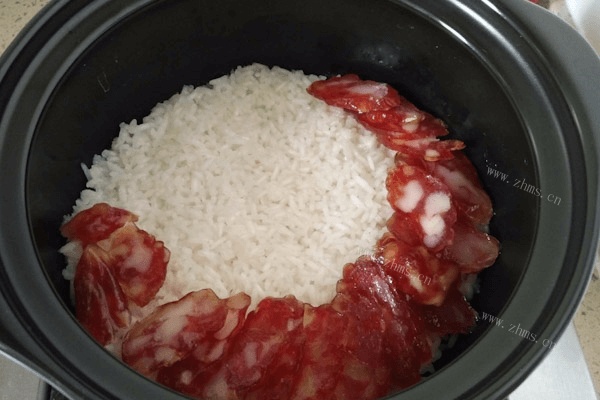 简单的腊味煲仔饭做法图解3)