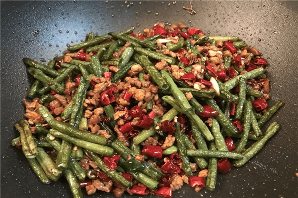 正宗川味干煸豆角（芽菜版）做法图解7)