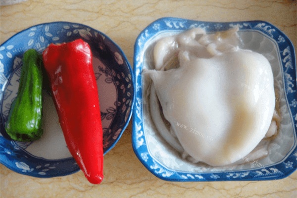 好吃的炒小墨鱼做法图解1)