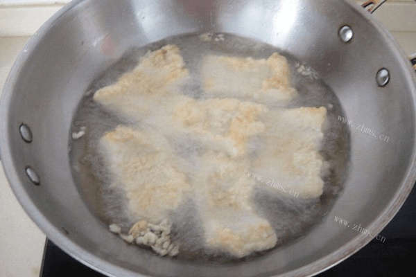 香酥的炸鱼排做法图解4)