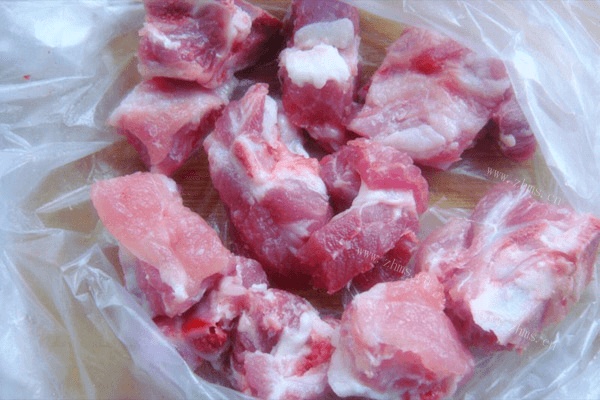 很有食欲的排骨炖萝卜做法图解3)