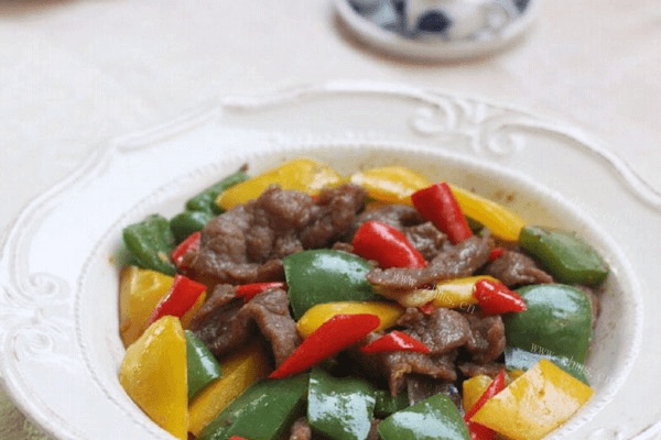 青椒炒牛肉做法图解6)