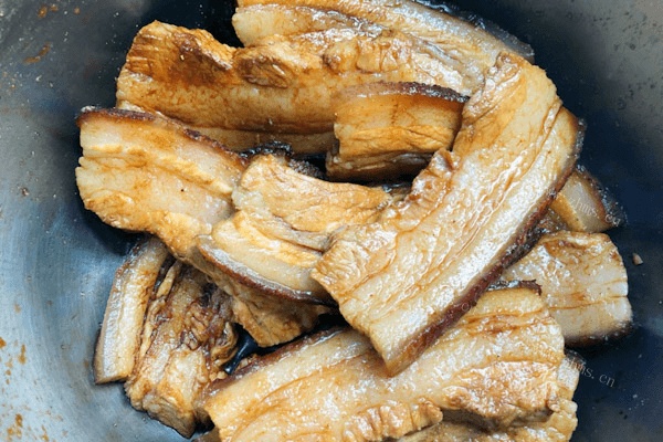 梅菜扣肉做法图解5)