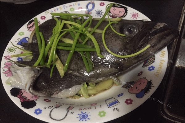 美味的清蒸鸦片鱼做法图解2)
