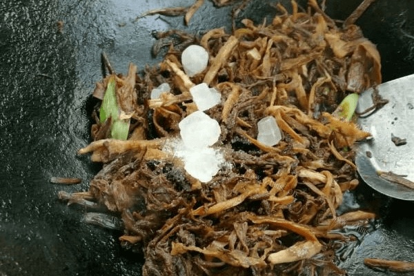 梅干菜扣肉做法图解7)