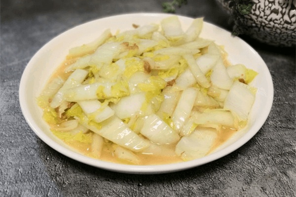 清淡的素炒大白菜做法图解6)
