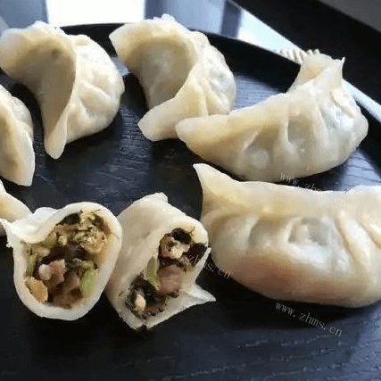 常吃不腻的烫面蒸饺