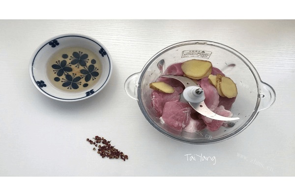 包菜猪肉水饺的做法做法图解4)