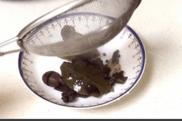 自制甜酱油做法图解4)