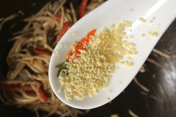 茭白肉丝做法图解5)