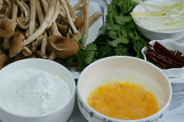干煸茶树菇扁豆做法图解1)