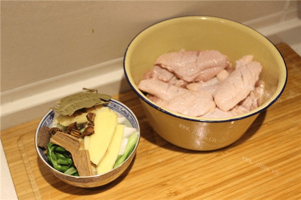 最简单的红烧鸡翅超级美味，咬一口外酥里嫩，口水忍不住啦做法图解1)