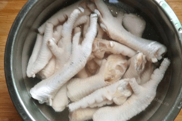 卤鸡爪做法图解1)