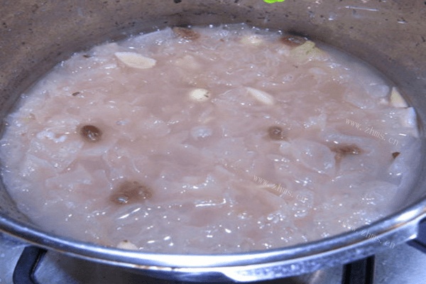美味早餐银耳莲子粥做法图解11)