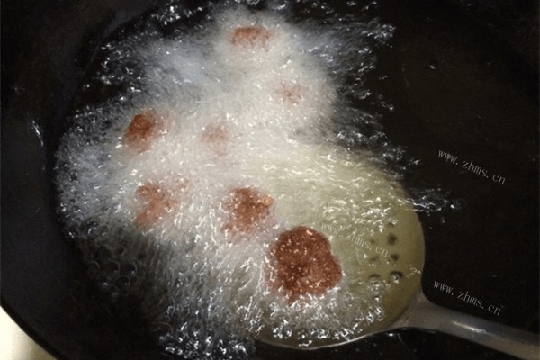 简单的炸牛肉丸做法图解5)