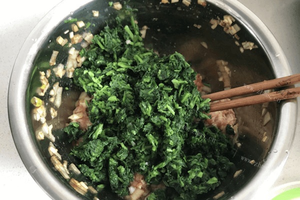绿色食物菜包子的做法做法图解4)