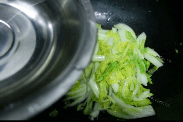 家常的大骨白菜炖豆腐做法图解5)