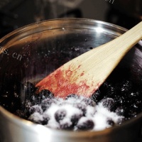 蓝莓果酱怎么做好吃又简单，学会这技巧，开店火一家的做法图解五