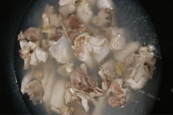 电饭锅版茶树菇鸡汤做法图解3)