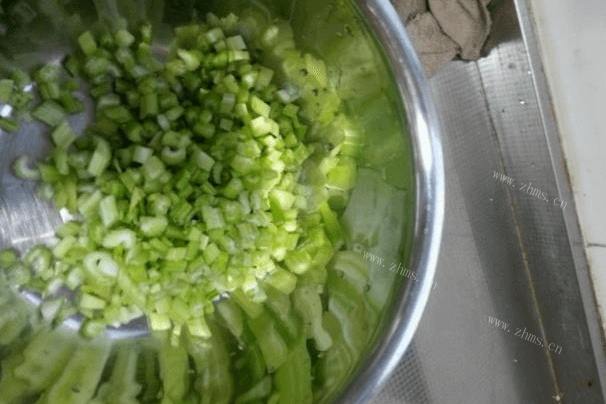 驴肉芹菜馅饺子做法图解2)