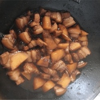 红烧肉炖土豆的做法图解十二
