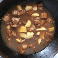 红烧肉炖土豆的做法图解十一