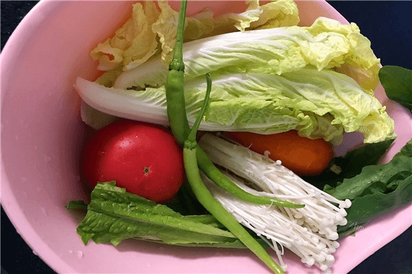 什锦蔬菜减肥蔬菜汤美味健康有营养，老人小孩都爱吃。做法图解1)