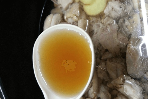 电饭锅版茶树菇鸡汤做法图解5)